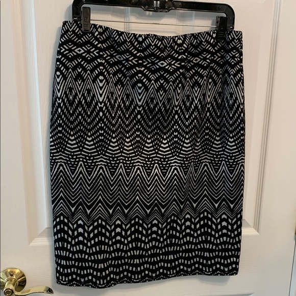 Ann Taylor Black and White Patterned Skirt size L Chevron Midi Aztec - Picture 4 of 4